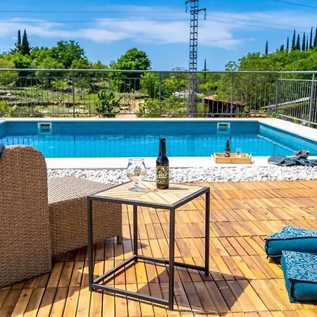 Сasa de vacaciones Seoska Kuca - Family Holiday Villa, Čilipi