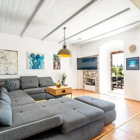 Seoska Kuca - Family Holiday Villa, *