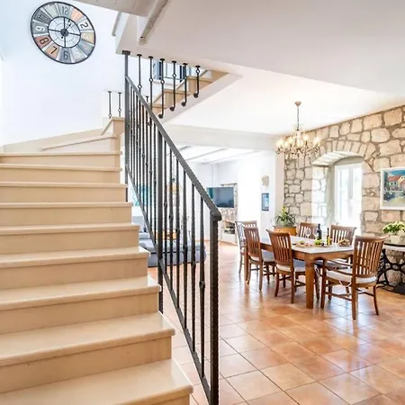 Seoska Kuca - Family Holiday Villa, بيت للعطل